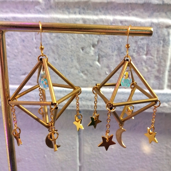 Free People Jewelry - Goldtone geometric earings